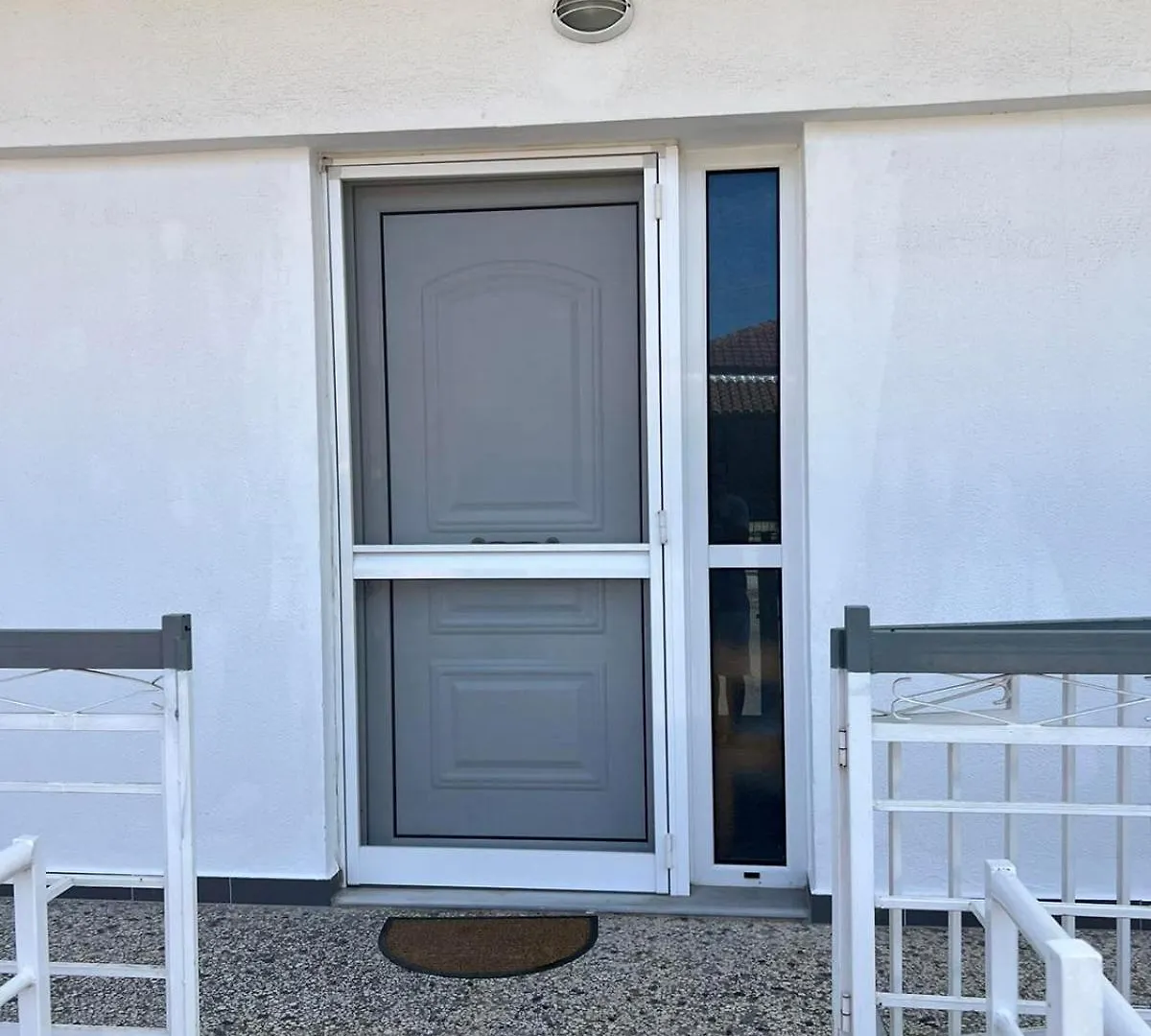 Paulos&Mary Apartment Flogita